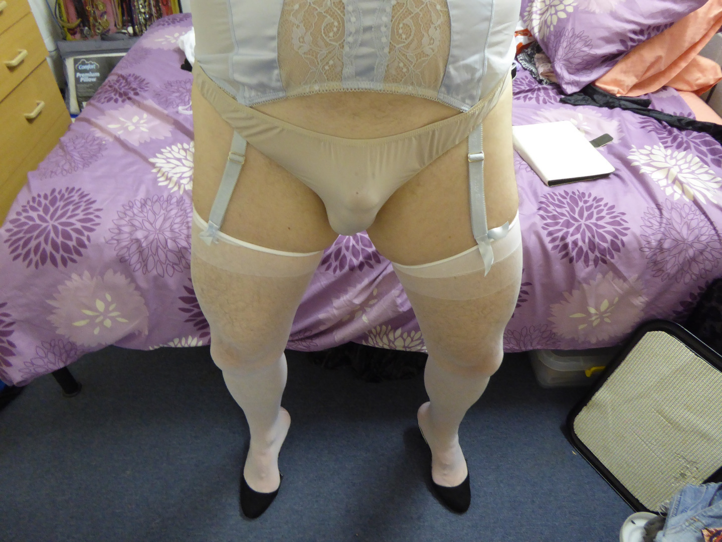 kari sweets dat ass and underboob fine hotties hot #crossdress #crossdresser #crossdressing #heels #panties #sissy #stockings