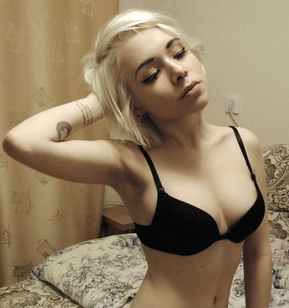 Hot Sexy Babe Teen Nonnude Blonde Beautiful Tattoo Petite Amateur Lingerie